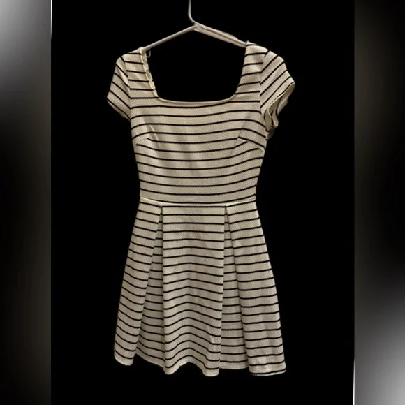 Soprano White & Black Striped Fit & Flare Dress - XS - Zipper Back - NWT - Picture 7 of 12